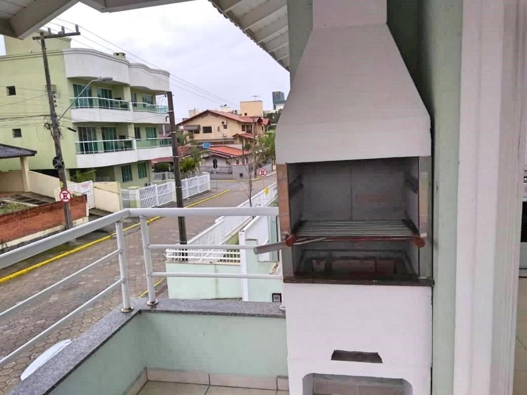 Апартаменты Ap 1 Dorm - Res Ilha Das Gales - Ate 4 Pessoas Бомбиньяс Экстерьер фото